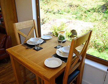 Chracaig Bheag Portree Self Catering contains a dining area with all crockery provided