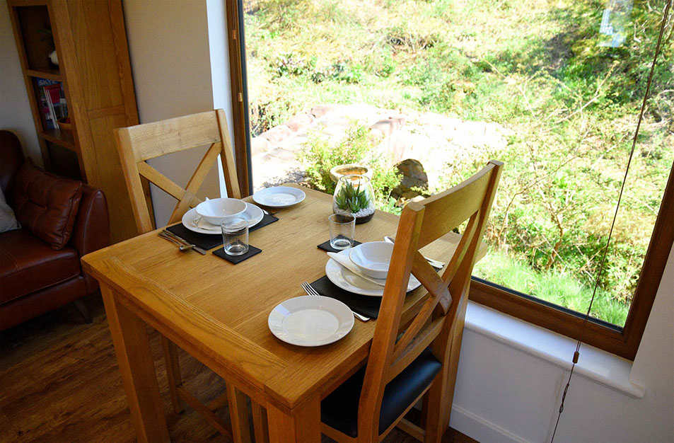 Chracaig Bheag Portree Self Catering contains a dining area with all crockery provided