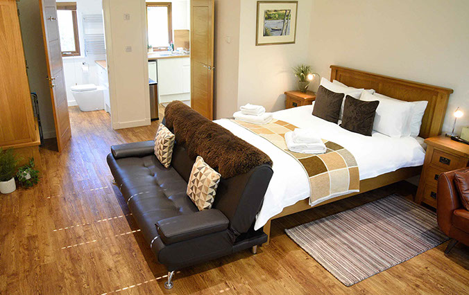 Open Plan Self Catering accommodation in Portree with En Suite Bathroom and Kitchen