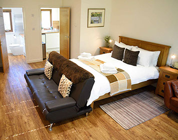 Open Plan Self Catering accommodation in Portree with En Suite Bathroom and Kitchen