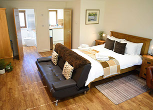 Open Plan Self Catering accommodation in Portree with En Suite Bathroom and Kitchen