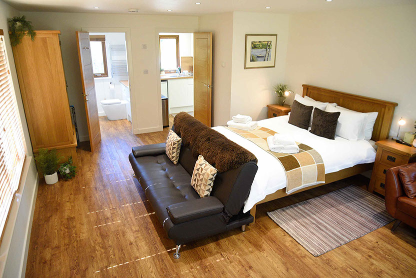 Open Plan Self Catering accommodation in Portree with En Suite Bathroom and Kitchen