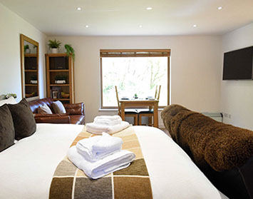 Chracaig Bheag self catering accommodation open plan design with WIFI and dining area