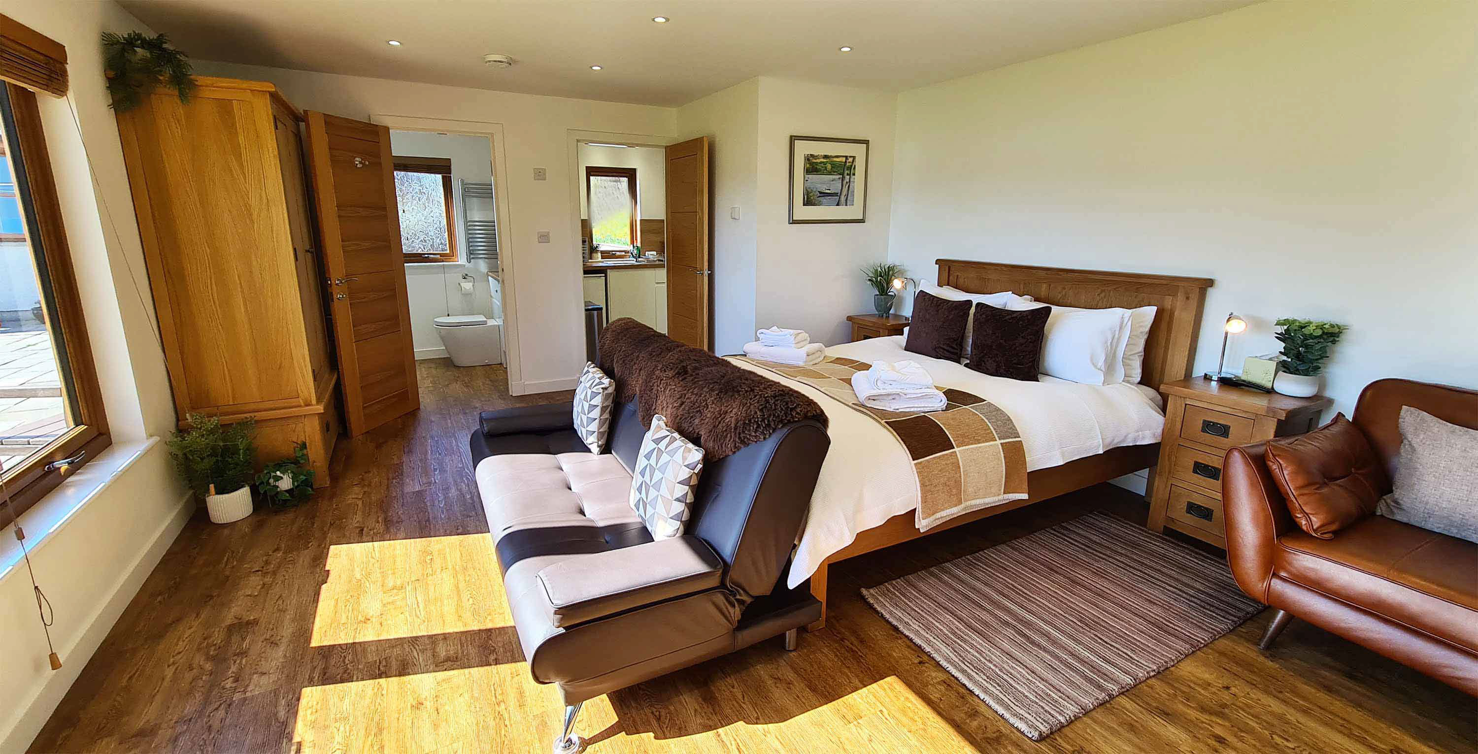 Chracaig Bheag is an open plan self catering accommodation in Portree with en suite bathroom kitchen and seating area