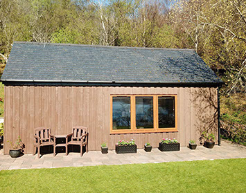 Chracaig Bheag self catering accommodation with outside seating area and sea views