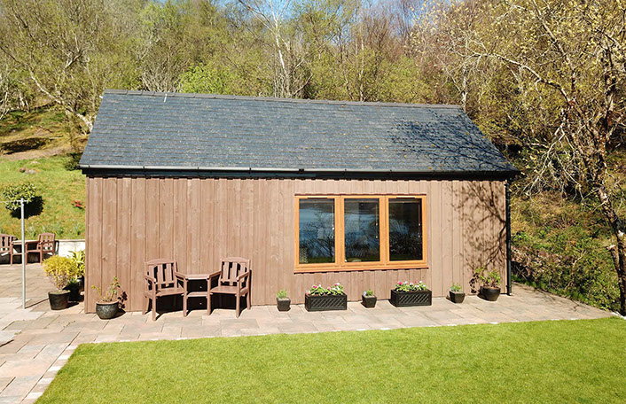 Chracaig Bheag self catering accommodation with outside seating area and sea views