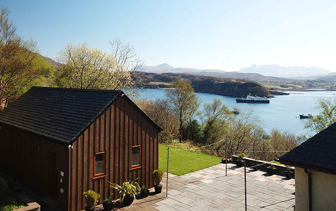 Chracaig Bheag accommodation in Portree offers sea views and a quiet location