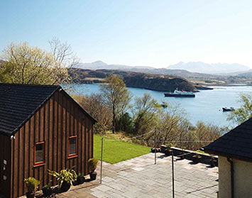 Chracaig Bheag accommodation in Portree offers sea views and a quiet location
