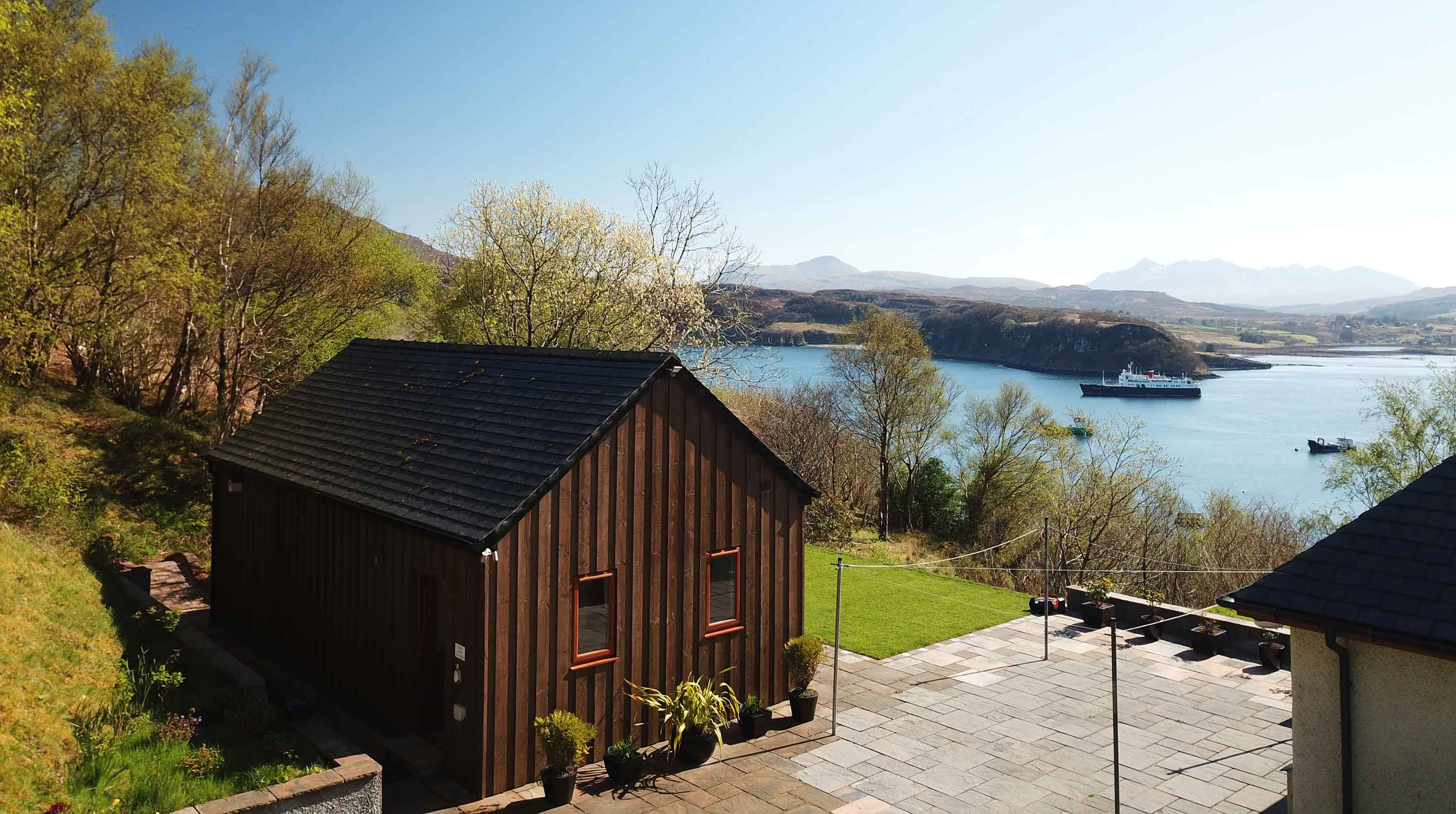 Chracaig Bheag offers sea views of Portree Bay self catering accommodation